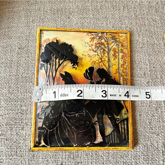 VTG | Courting Couple | Painted Silhouette | Frames - Picture 11 of 12